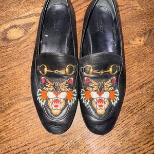 Gucci - Black Leather Loafers with Tiger Embroidery